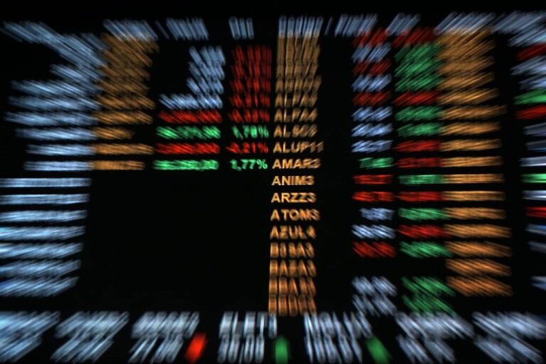 Bolsa de valores abre em alta aos 207 mil pontos com eleição no radar bolsa-de-valores-abre-em-alta-aos-207-mil-pontos-com-eleicao-no-radar